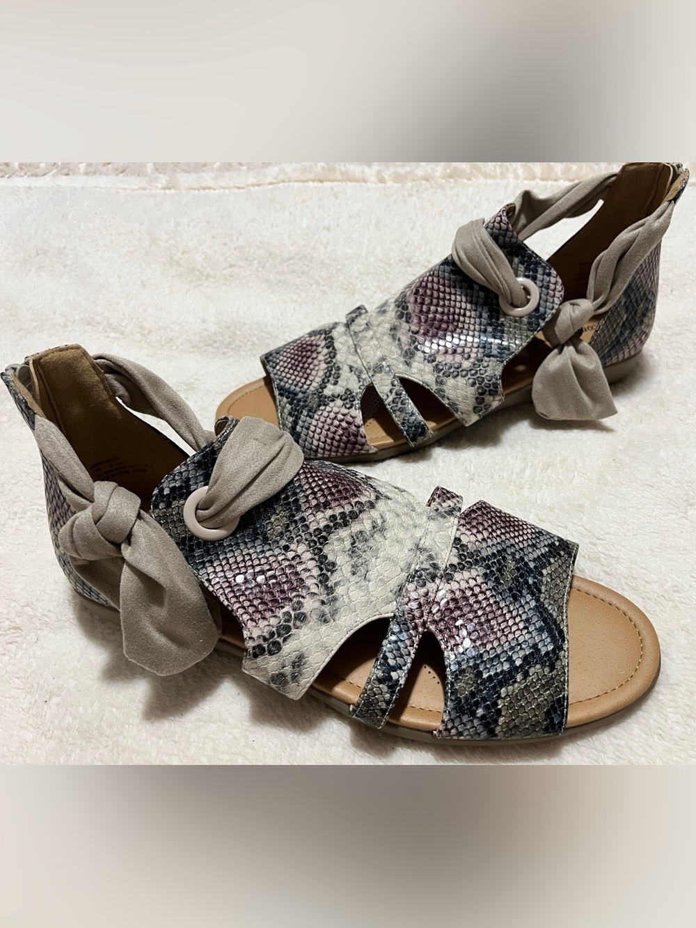 COMFORTVIEW ANNIKA SHOOTIE. Women's Snakeskin Sandals Suede-like Tie Detail